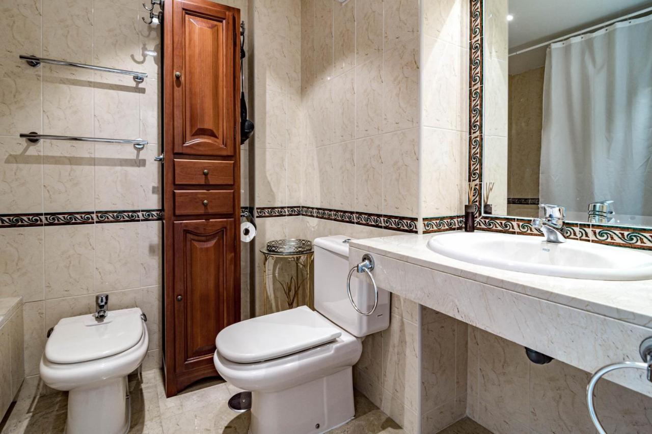 Spacious 2 Bedroom In Puerto Banus With A Private Terrace And Mountain Views Leilighet Marbella